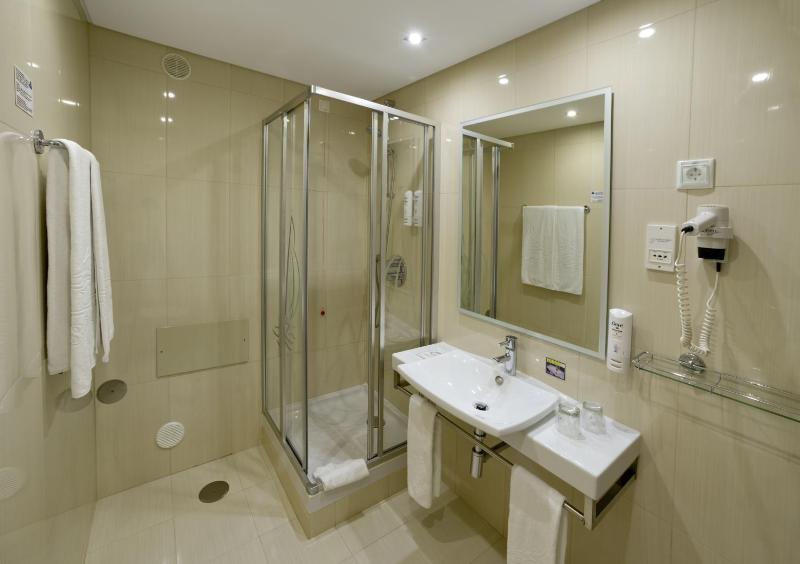 Basic Double Room with Land View image 2