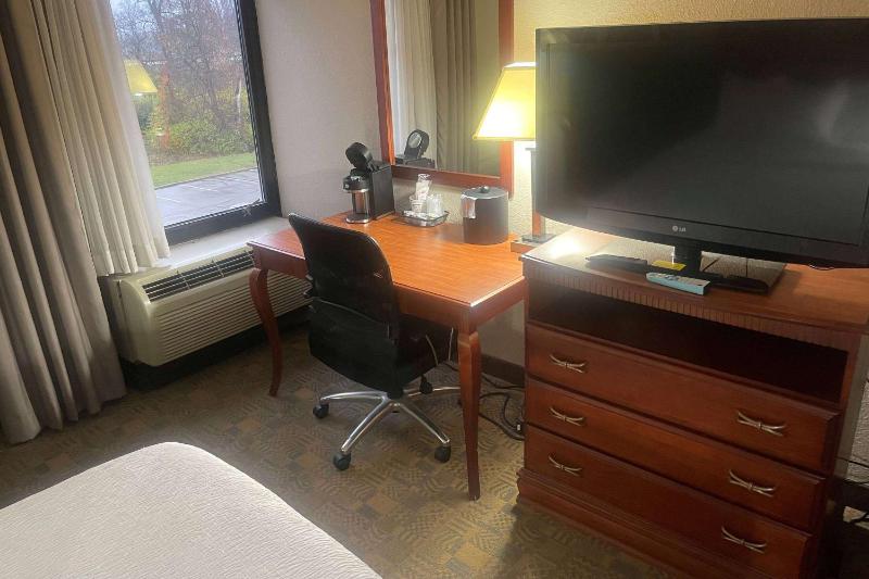 Double Room with Bathtub w/Grab Bars - Mobility Access/Non-Smoking image 2