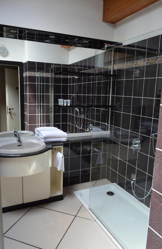 Quadruple Room - Attic image 3