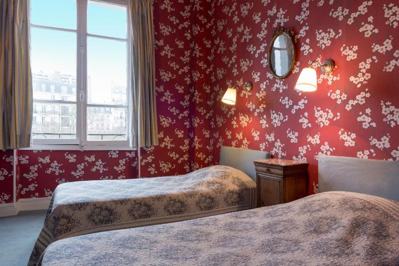 Twin Room view on Notre-Dame  image 1