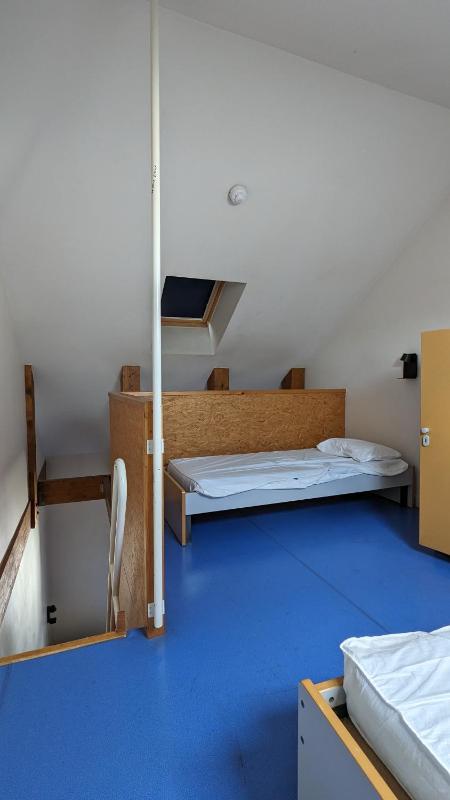 5-Bed Room with Shower image 4
