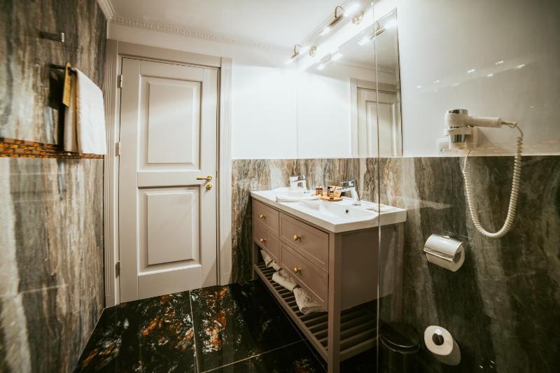 King Room with SPA image 2