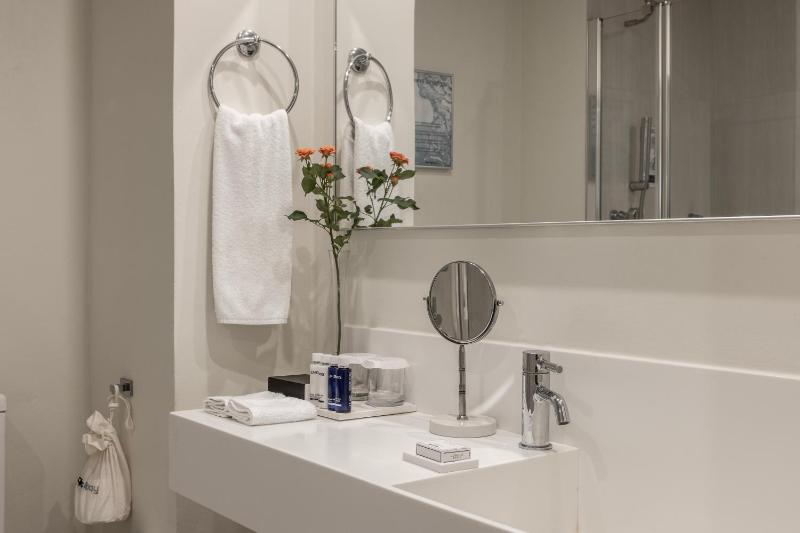 Double or Twin Room with Inland View image 3