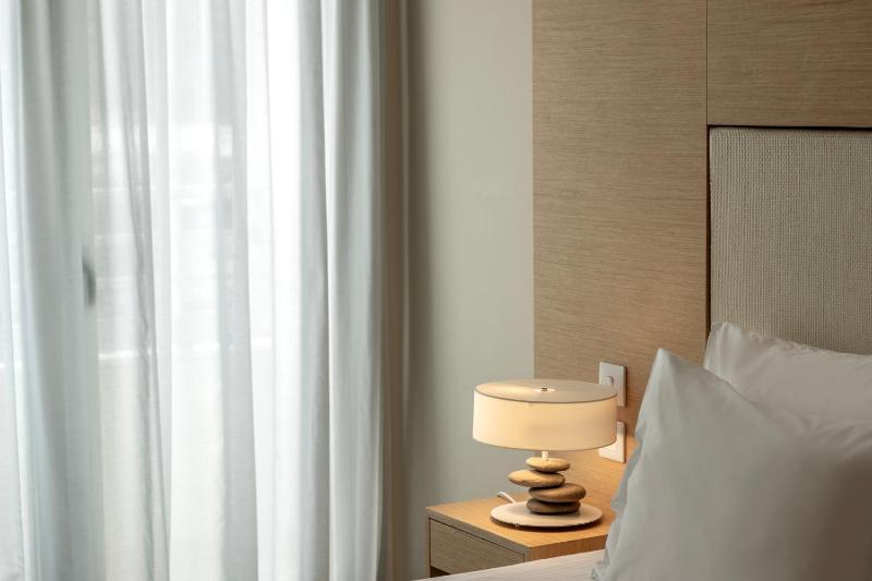 Double or Twin Room with Sea View image 4