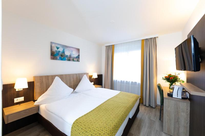 Modern Comfort Room image 4