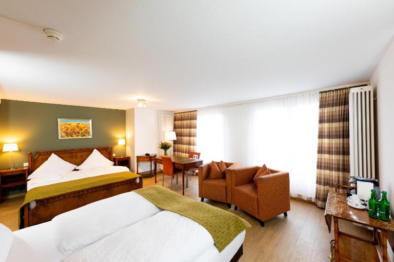 Family Suite with Balcony image 1