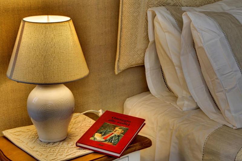 Deluxe Double Room image 3