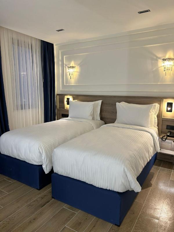 Deluxe Double or Twin Room with Garden View image 3