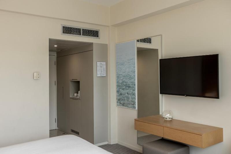 Double or Twin Room with Inland View image 4