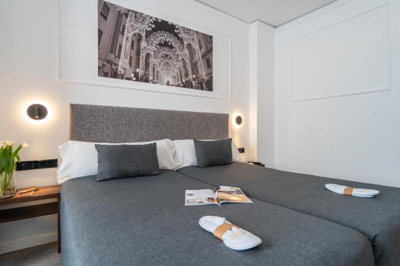 Double or Twin Room image 3