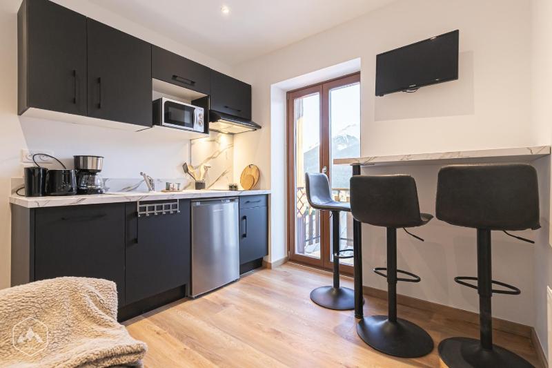 One-Bedroom Apartment image 1