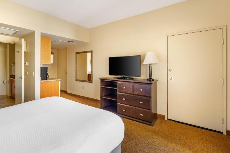 STUDIO 1 QUEEN MURPHY BED WITH BALCONY