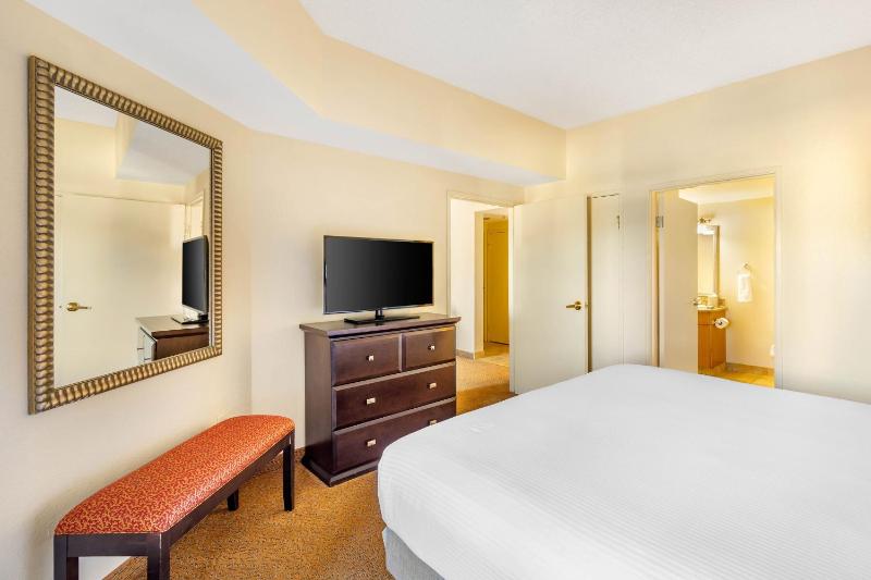 2 BEDROOM 1 KING 1 QUEEN SUITE WITH BALCONY