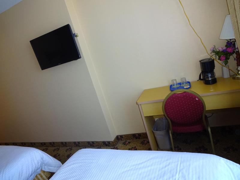 Double Room with Two Double Beds image 3