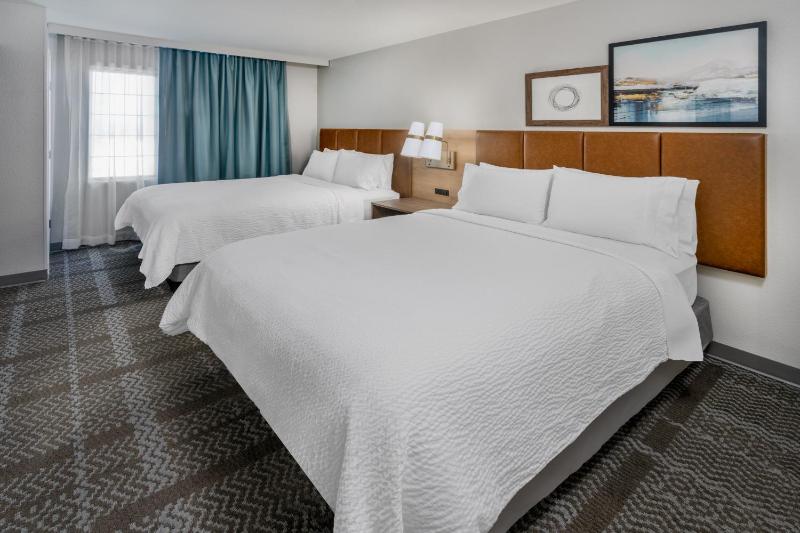 Queen Suite with Two Queen Beds and Sofa Bed image 4