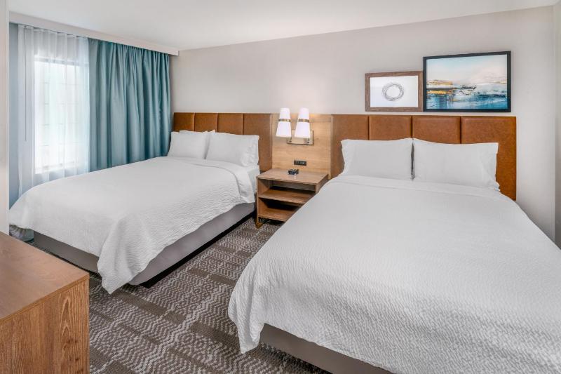 Queen Suite with Two Queen Beds and Sofa Bed image 3