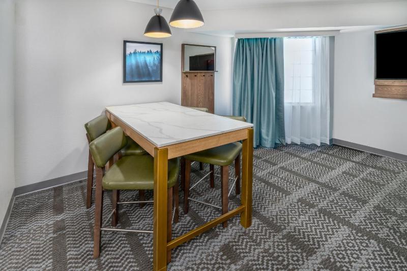 Suite with One King, Queen and Sofa Bed image 2