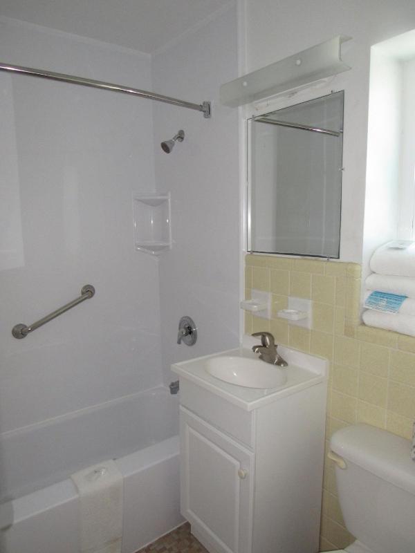 No view - Queen Bed image 3