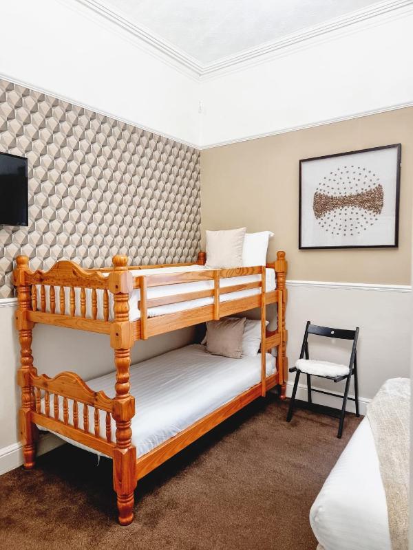 Family Room (2 Adults + 2 Children) image 4