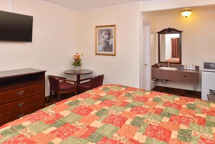 King Room image 2