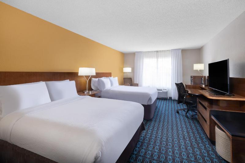 Queen Room with Two Queen Beds - Hearing Accessible/Non-Smoking image 2