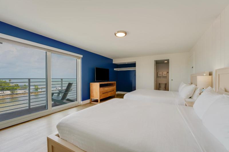 Room with Two Double Beds with Ocean View image 3