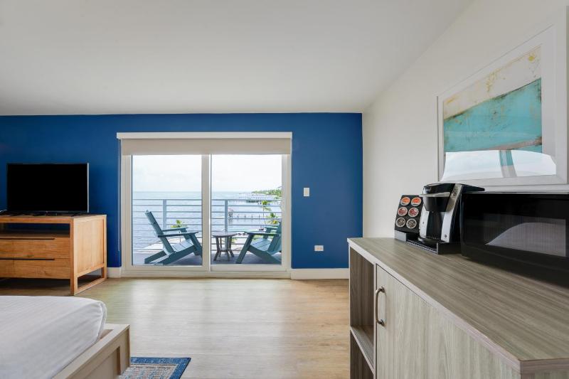 Room with Two Double Beds with Ocean View image 4
