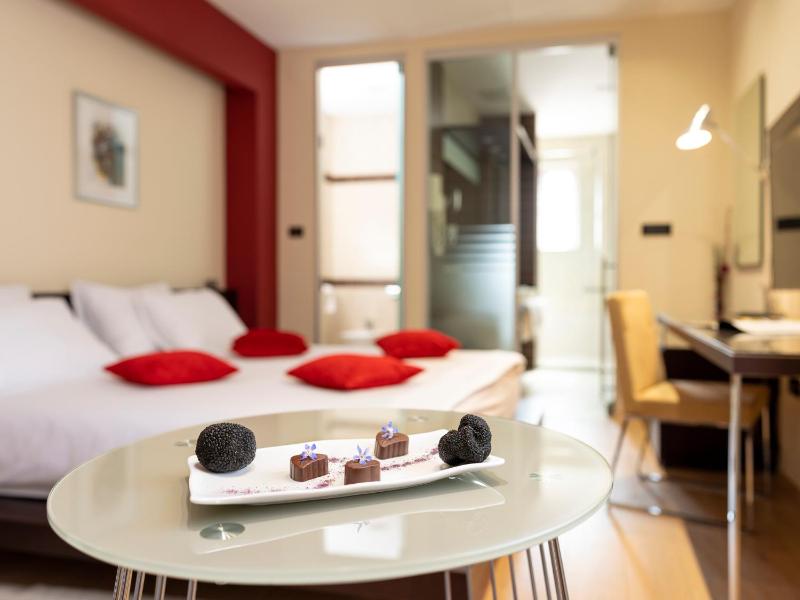 Double Room image 1