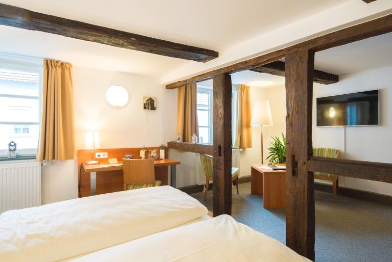 Deluxe Triple Room image 2