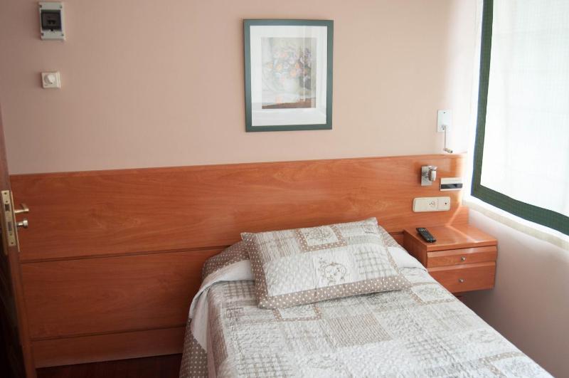 Single Room image 4