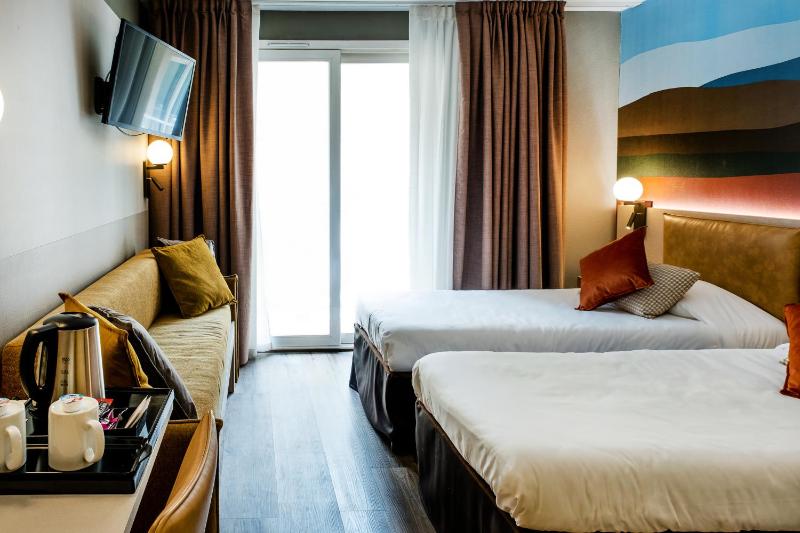 Superior Double or Twin Room with Balcony image 1
