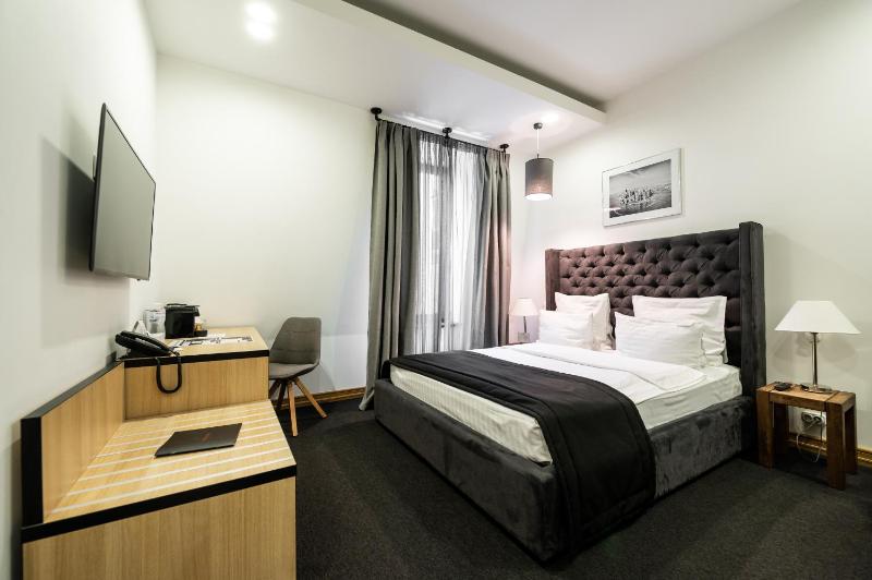 Standard Double or Twin Room image 4