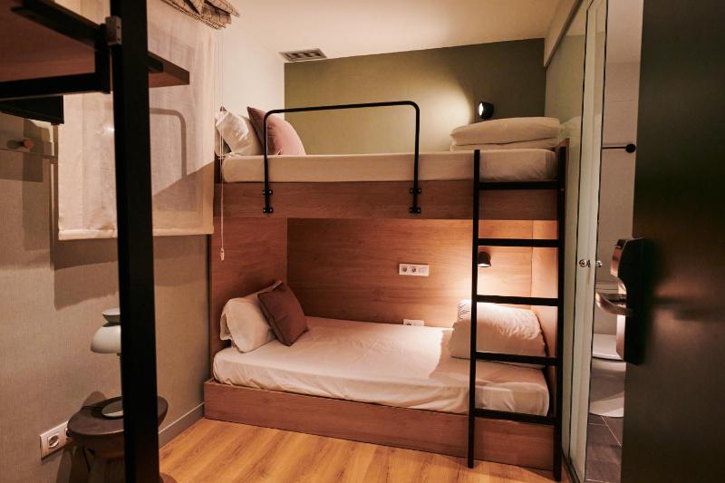Twin Room image 2