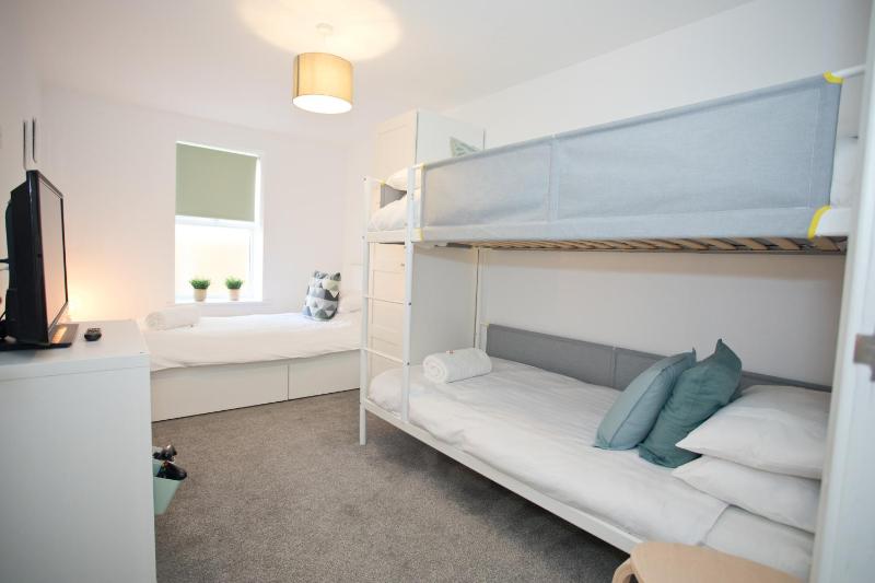 SEA AIR by BOURNECOAST - A Two Bedroom Apartment with Parking - Minutes to the Sandy Beaches - FM10676 - image 24