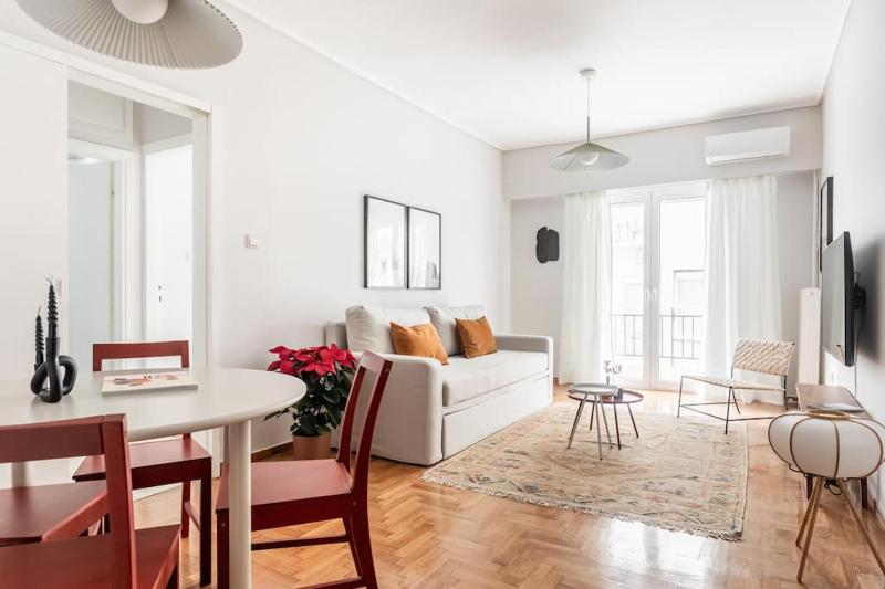 One-Bedroom Apartment image 2