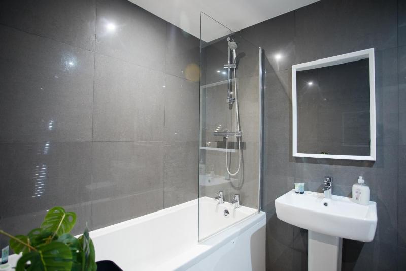 SEA AIR by BOURNECOAST - A Two Bedroom Apartment with Parking - Minutes to the Sandy Beaches - FM10676 - image 30