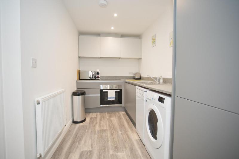 SEA AIR by BOURNECOAST - A Two Bedroom Apartment with Parking - Minutes to the Sandy Beaches - FM10676 - image 11
