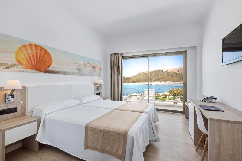 Double or Twin Room with Sea View image 1