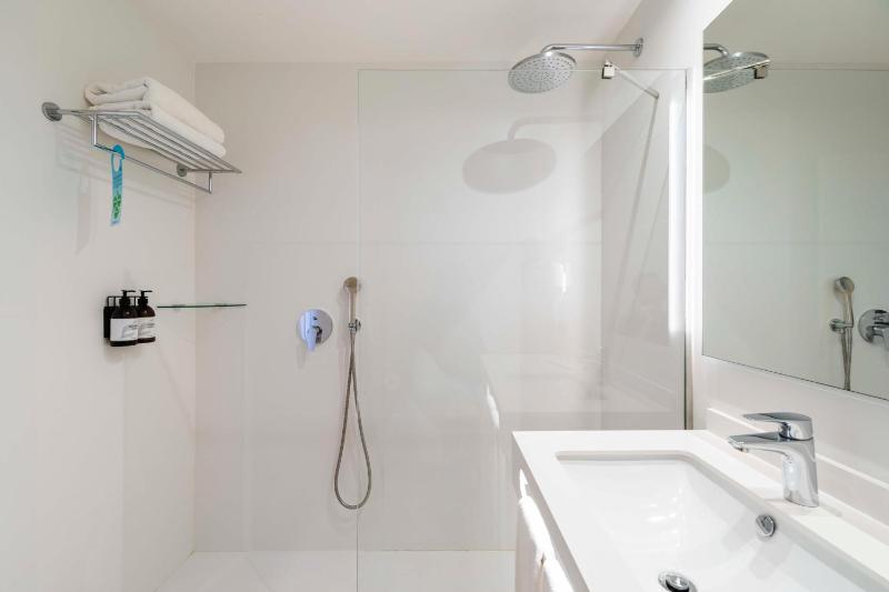 Superior Double Room (2 Adults) image 2