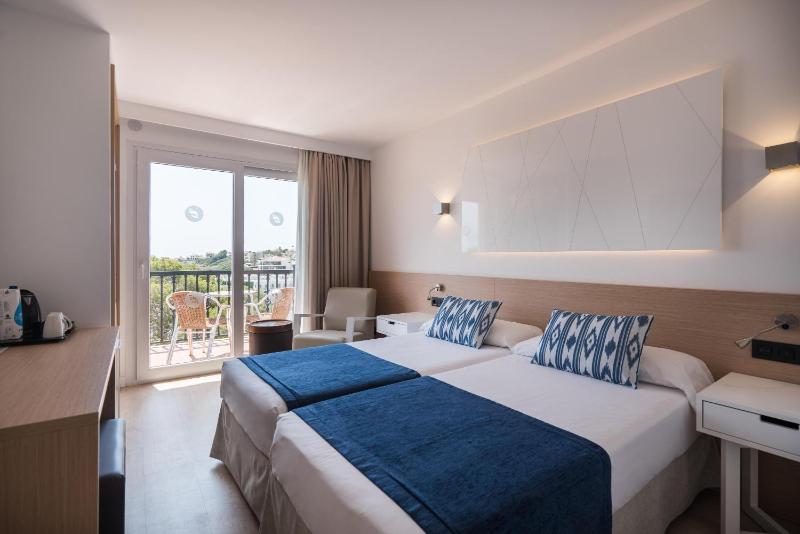 Twin Room image 1
