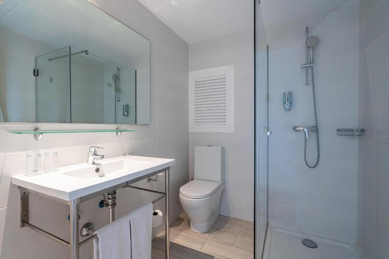 Single Room image 3