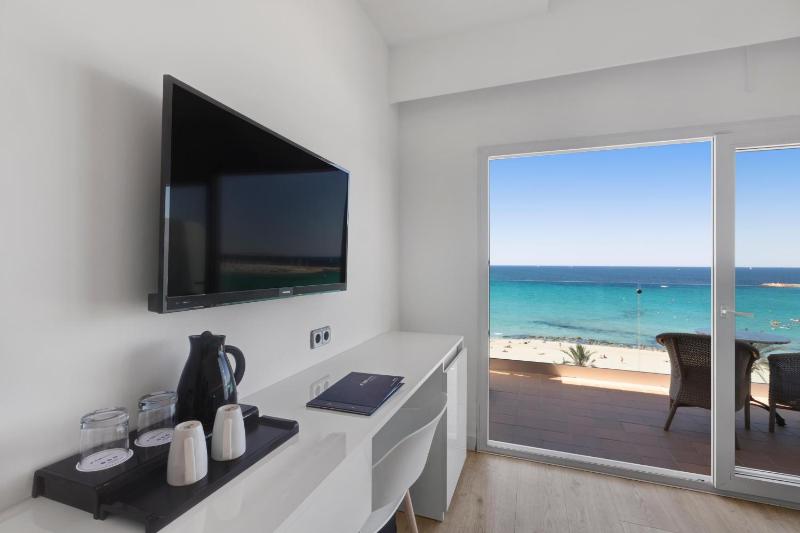 Superior Twin Room with Sea View image 4