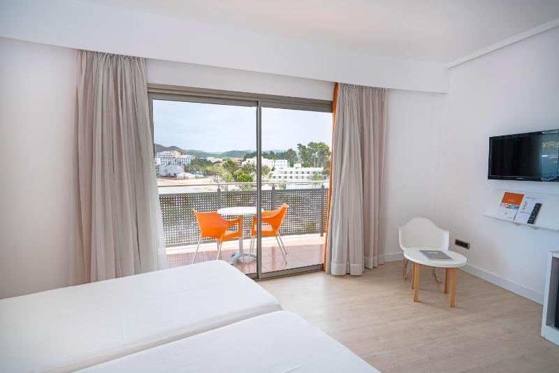 Superior Double Room with Sea View image 1