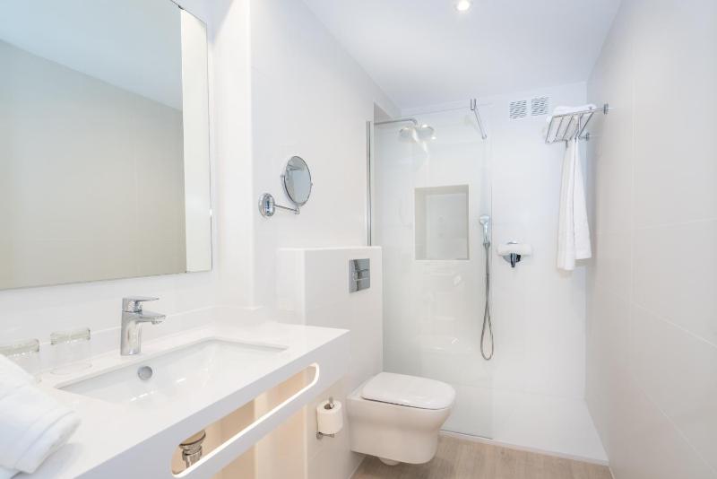 Junior Suite with Sea View image 2