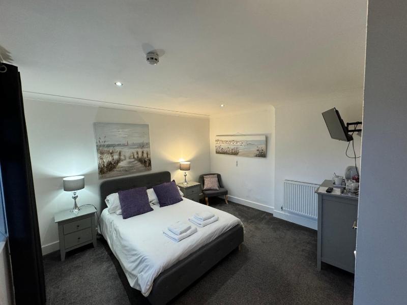 Deluxe Double Room (2 Adults + 1 Child) image 3