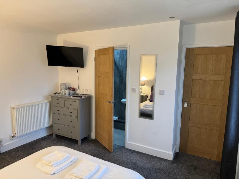 Deluxe Double Room (2 Adults + 1 Child) image 4