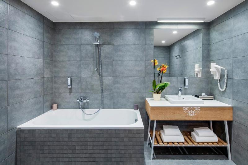 Executive Suite with 1 double bed (without access to the thermal baths) image 2