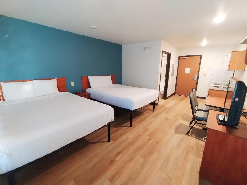 Queen Suite with Two Queen Beds - Non-Smoking image 4