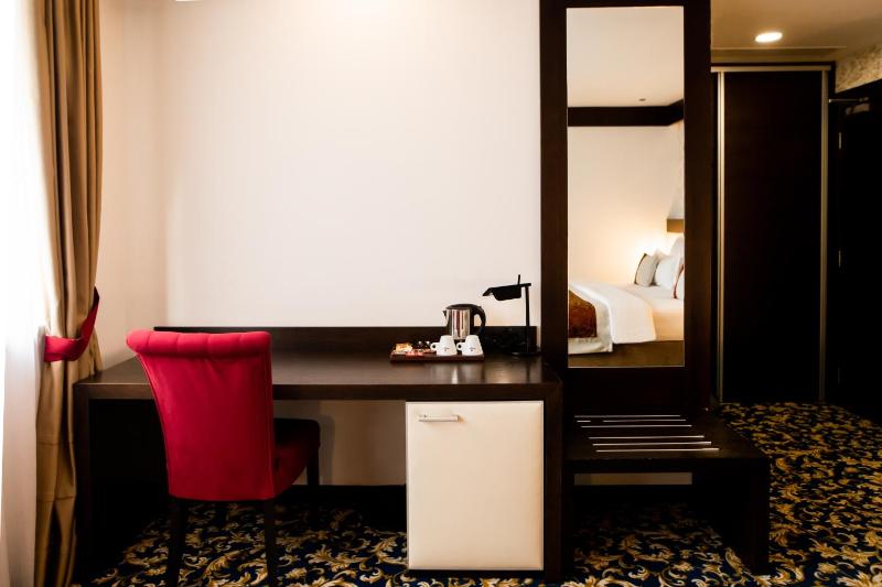 Elegance Double Room image 4