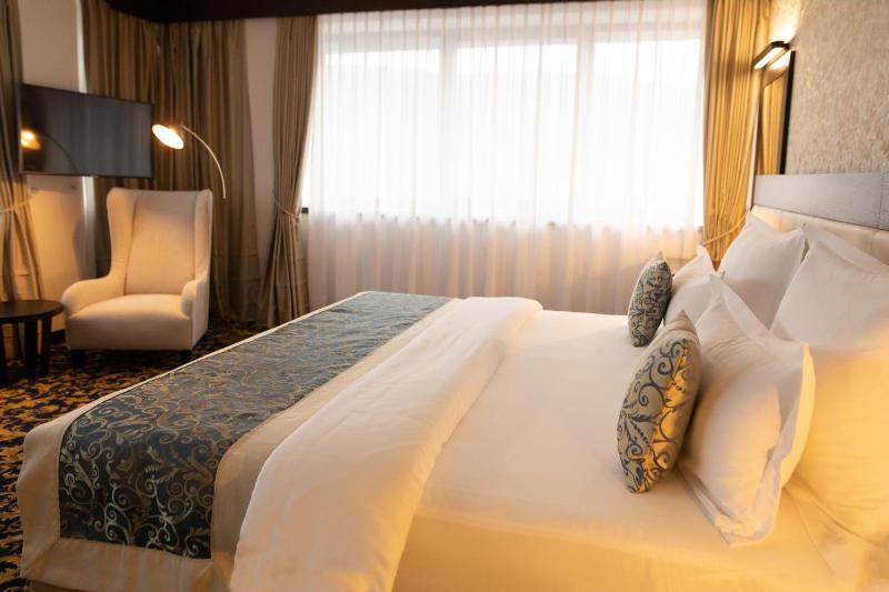 Premium Double Room image 3